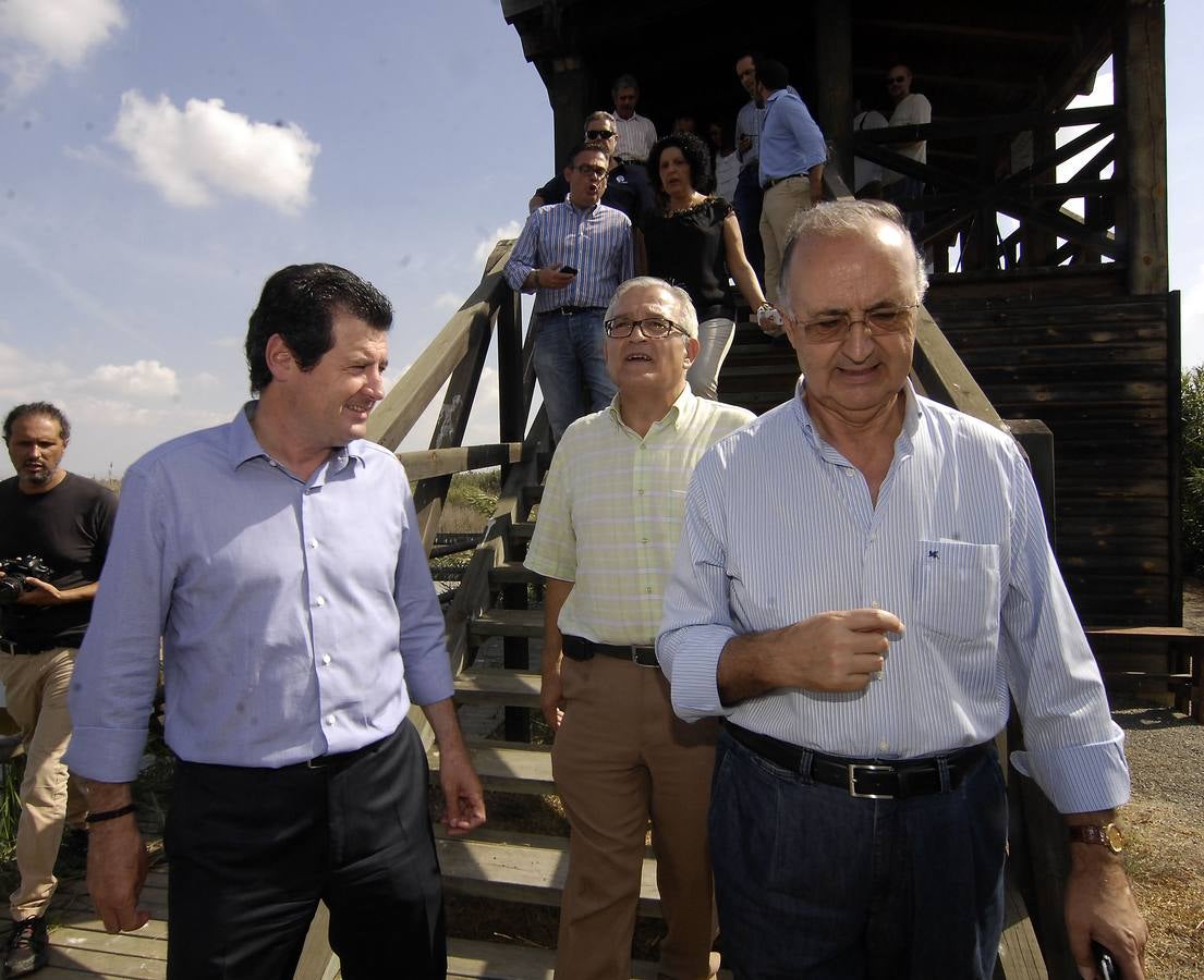 Reunión de los regantes con Císcar en el Parque Natural de El Hondo