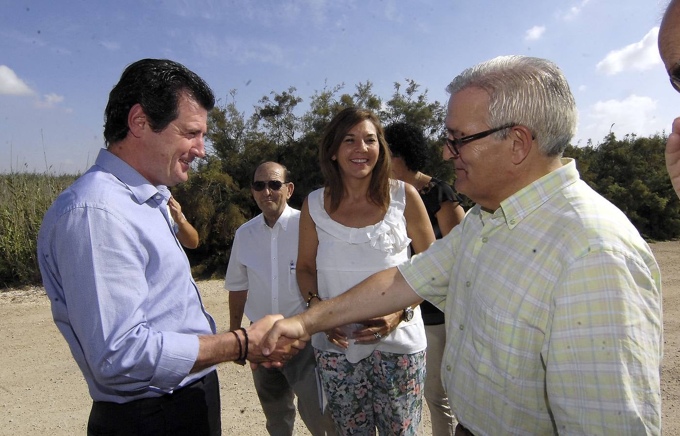 Reunión de los regantes con Císcar en el Parque Natural de El Hondo