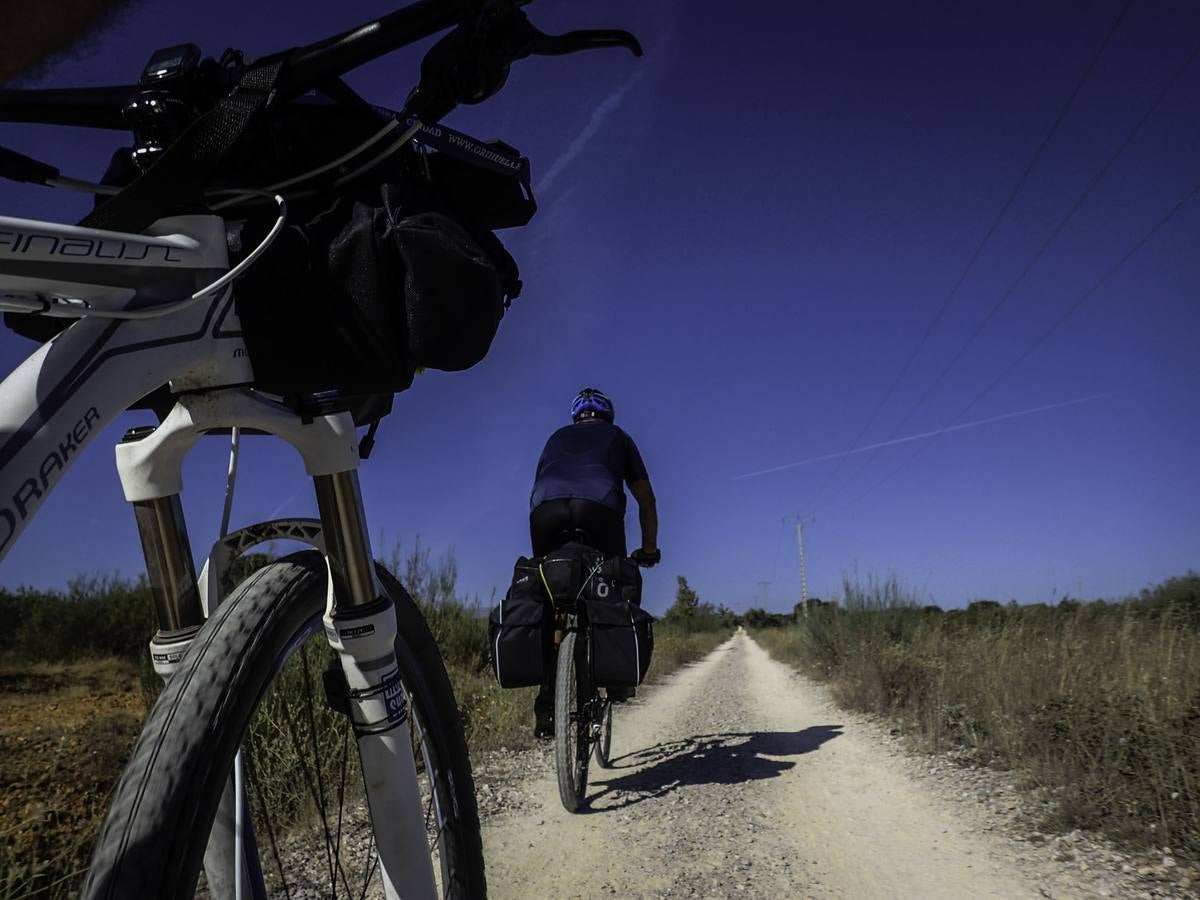 Dos vecinos de Molins viajan desde Italia a la Plaza del Obradoiro en bici