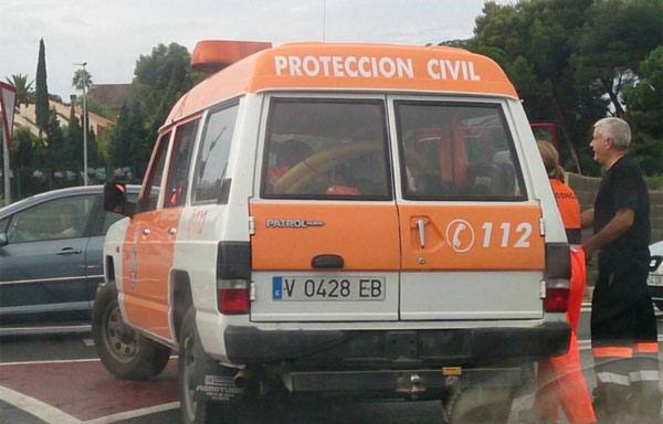 Un vehículo de Protección Civil en uno de los accesos de Godella.