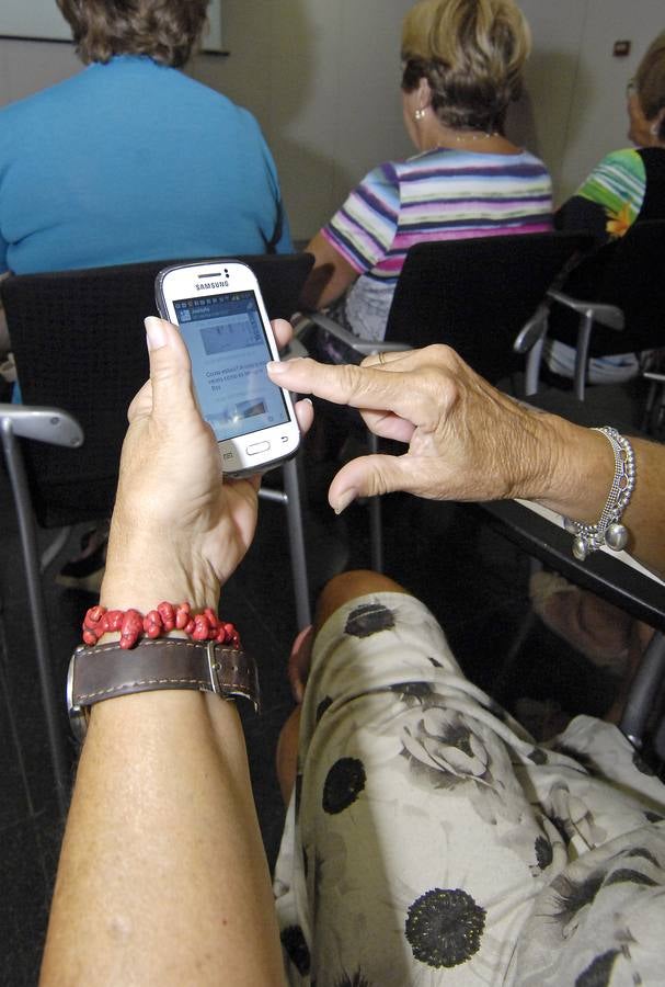 Curso de &#039;smartphones&#039; para personas mayores