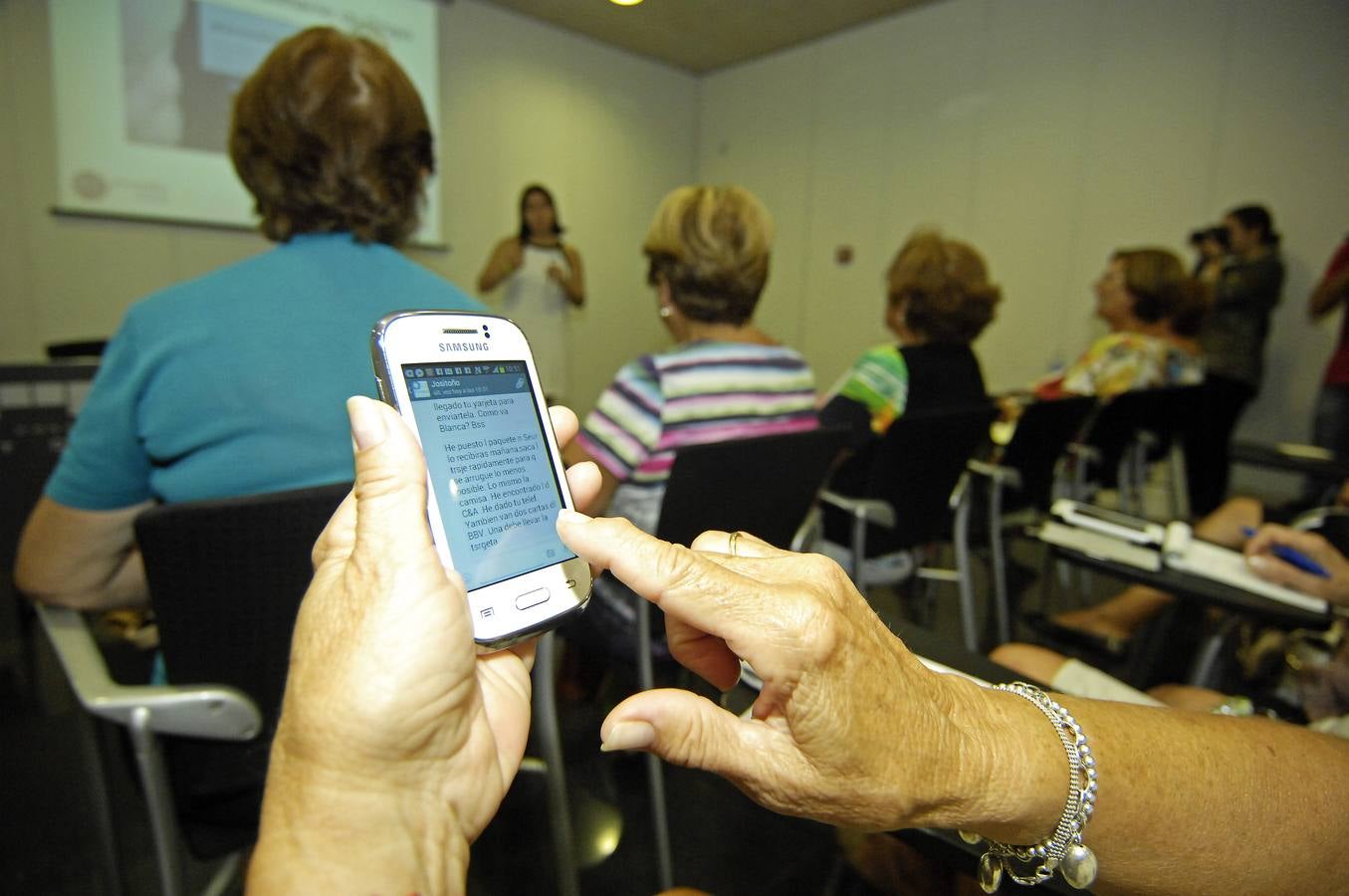 Curso de &#039;smartphones&#039; para personas mayores