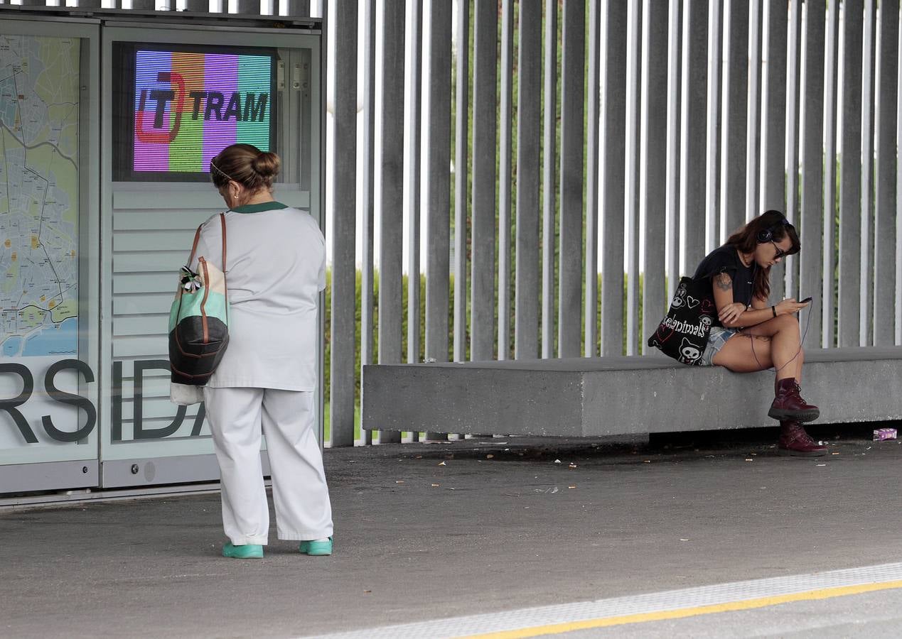 Un accidente impide circular a la Línea 2 del TRAM