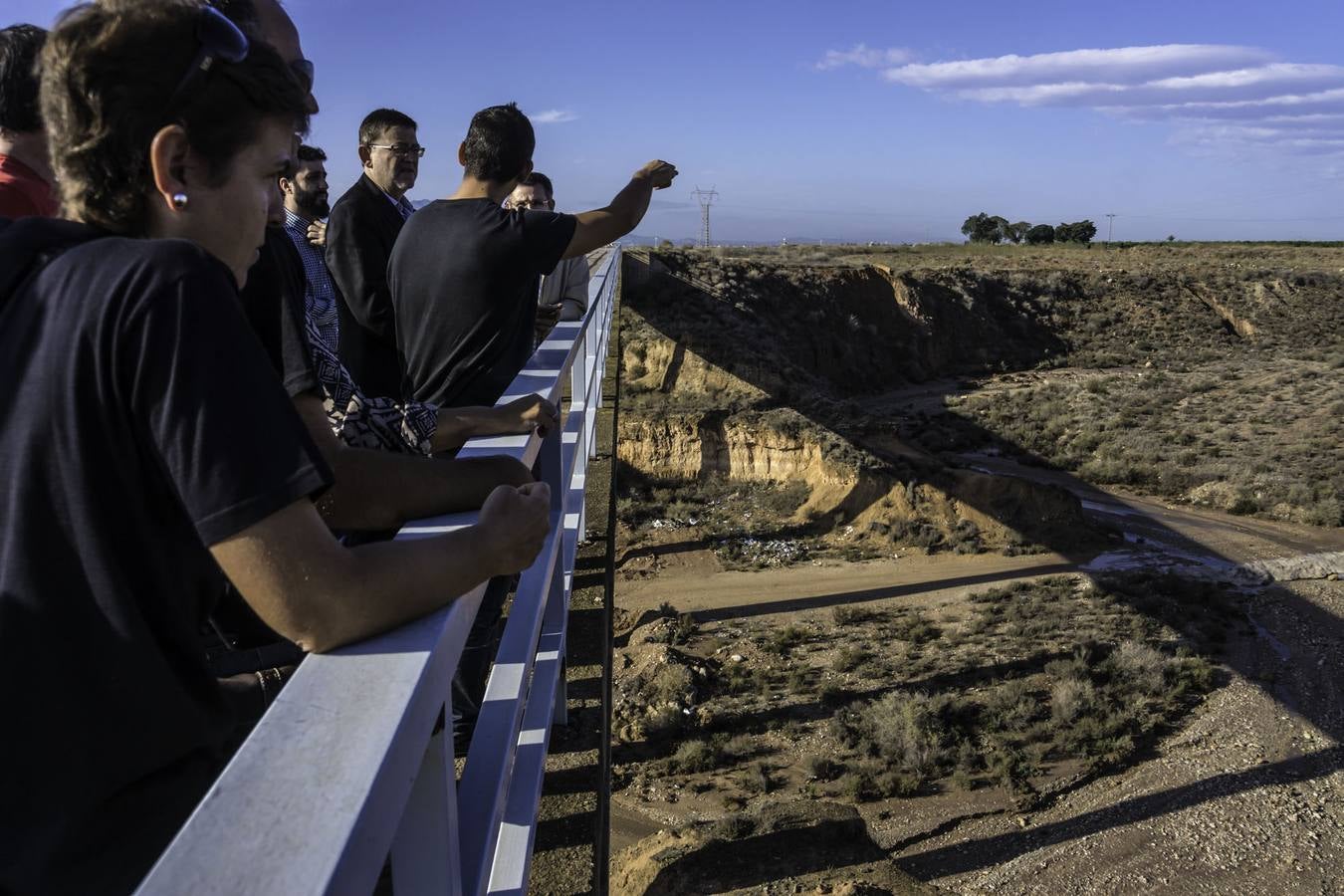 Ximo Puig visita los terrenos del futuro macrovertedero en Albatera