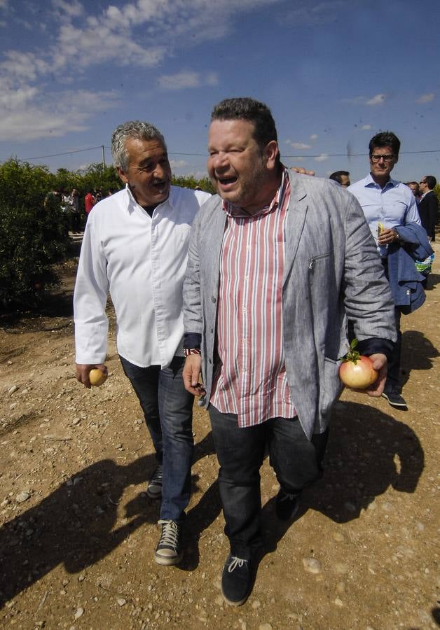 Chicote, padrino en el corte de la granada mollar en Elche