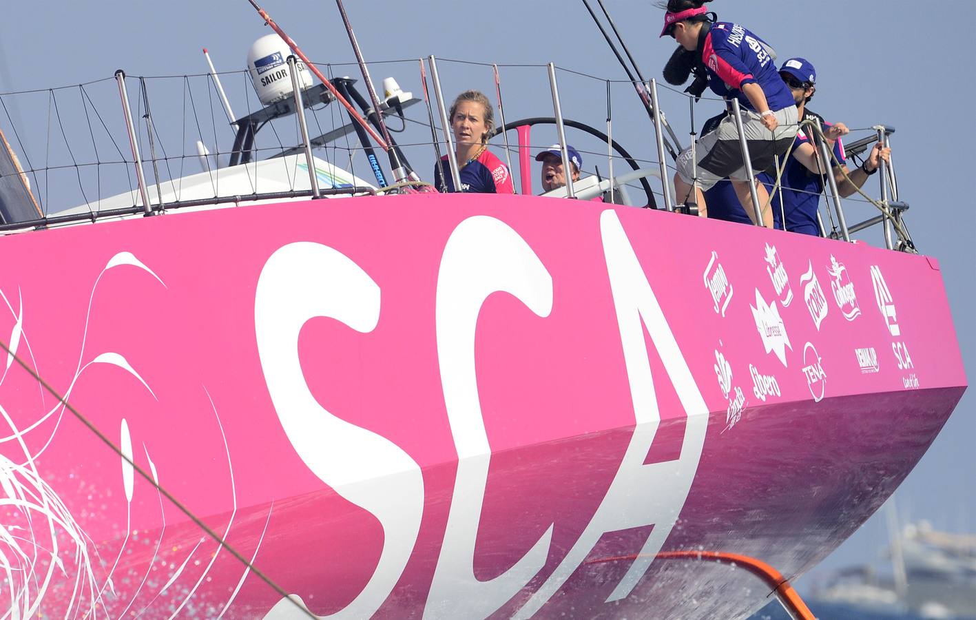 Vistosa regata costera y gran ambiente en Alicante para calentar la Volvo Ocean Race