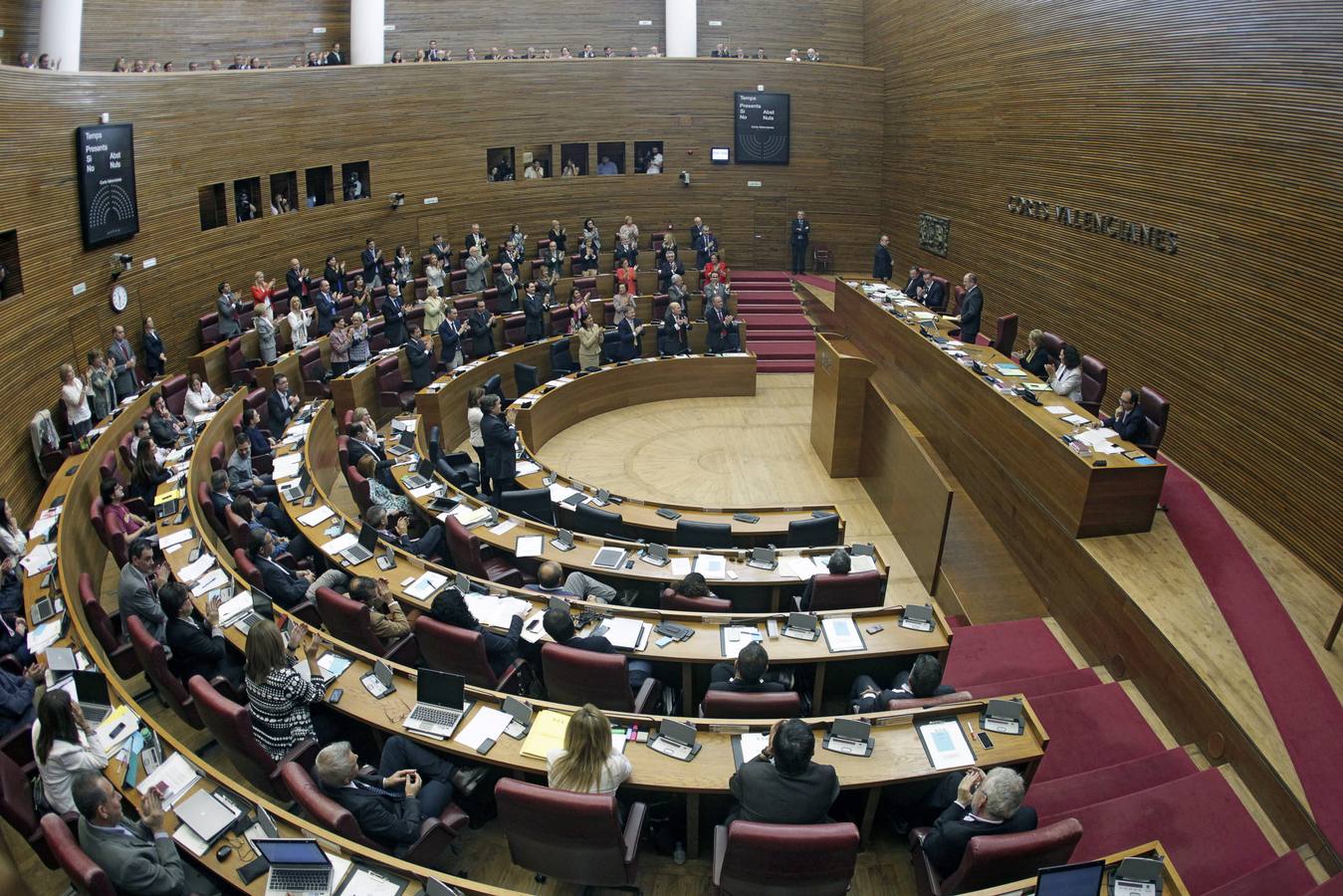 Pleno de Les Corts presidido por primera vez por Font de Mora