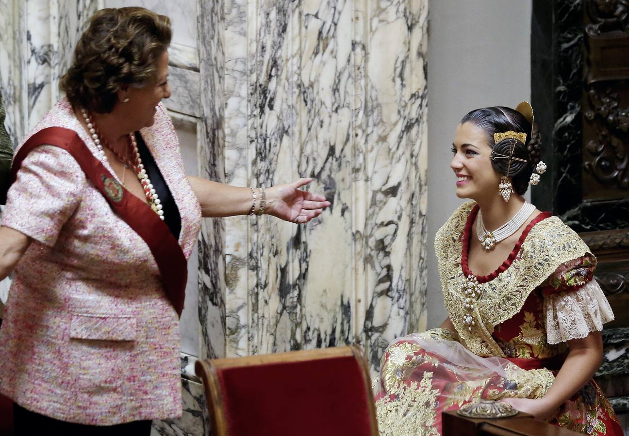 Proclamación de Estefanía López y María Donderis como falleras mayores de Valencia 2015