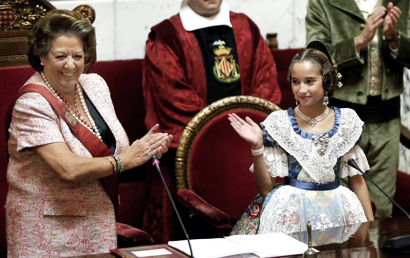 Proclamación de Estefanía López y María Donderis como falleras mayores de Valencia 2015