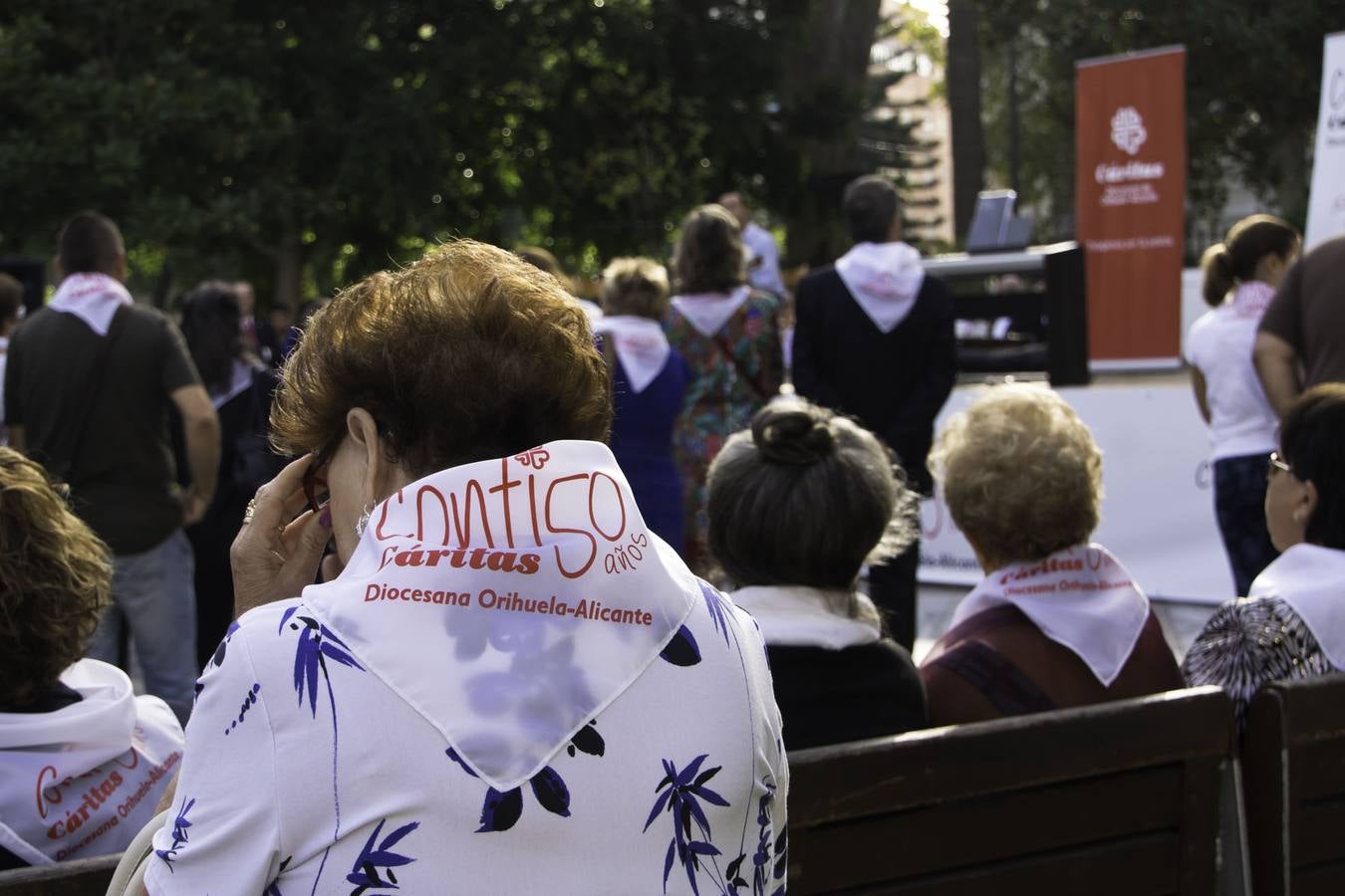 Acto de Cáritas en la glorieta de Orihuela