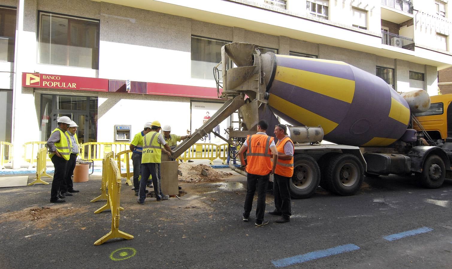 Sellan con hormigón el túnel del Banco Popular de Elche