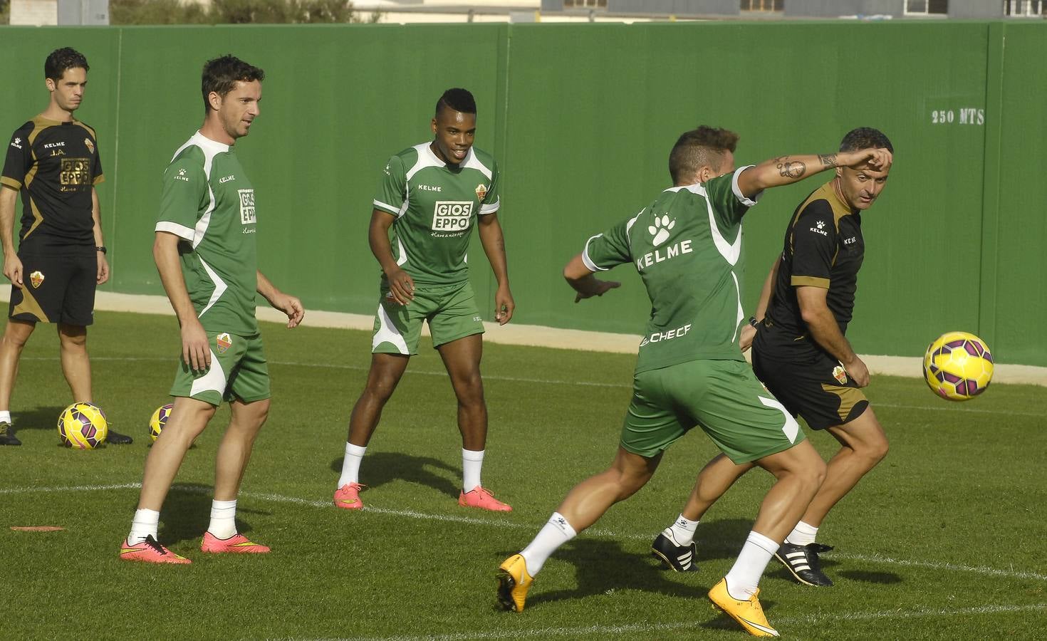 Entrenamiento del Elche CF con Mudingayi