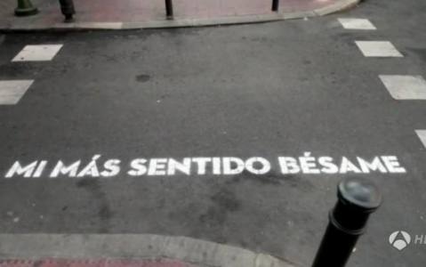 Pasos de cebra con mensaje