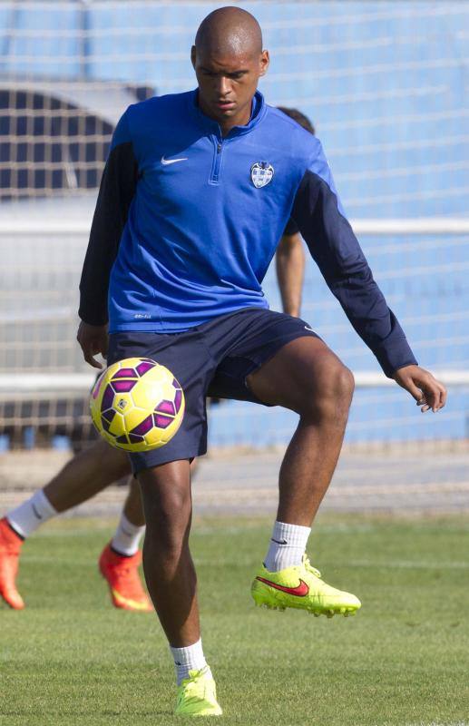 Primer entrenamiento del Levante con Lucas Alcaraz