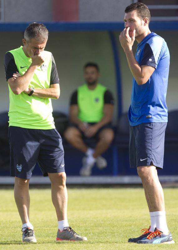 Primer entrenamiento del Levante con Lucas Alcaraz