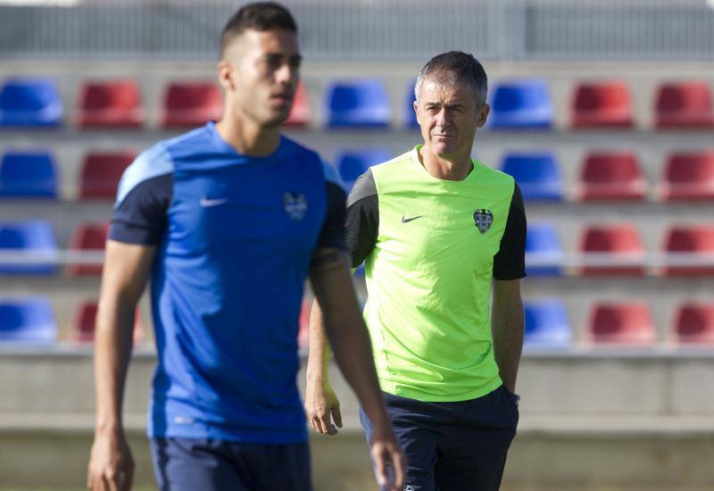 Primer entrenamiento del Levante con Lucas Alcaraz