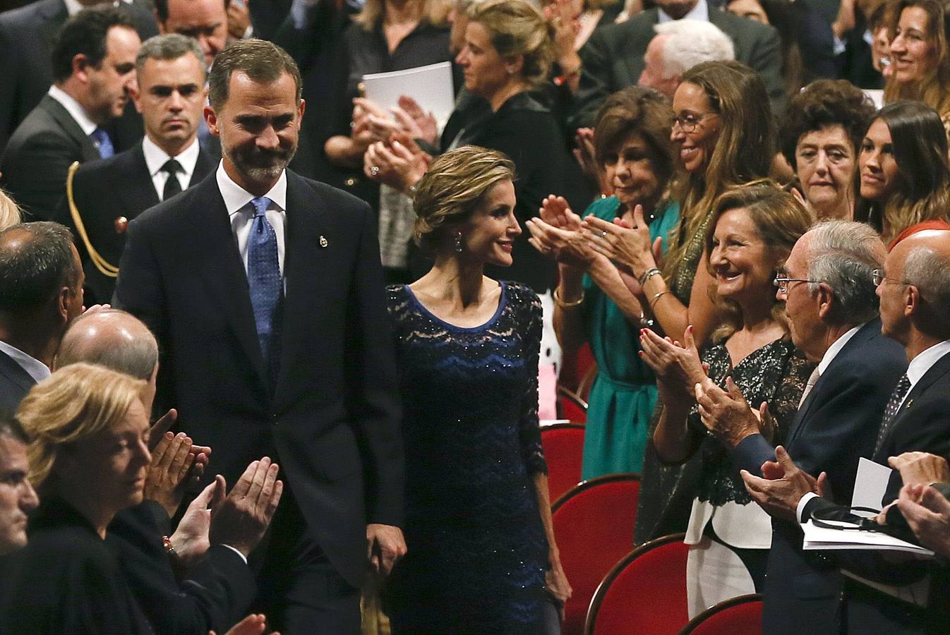 Los Reyes de España, a su llegada a la ceremonia de entrega de los Premios Príncipe de Asturias 2014.