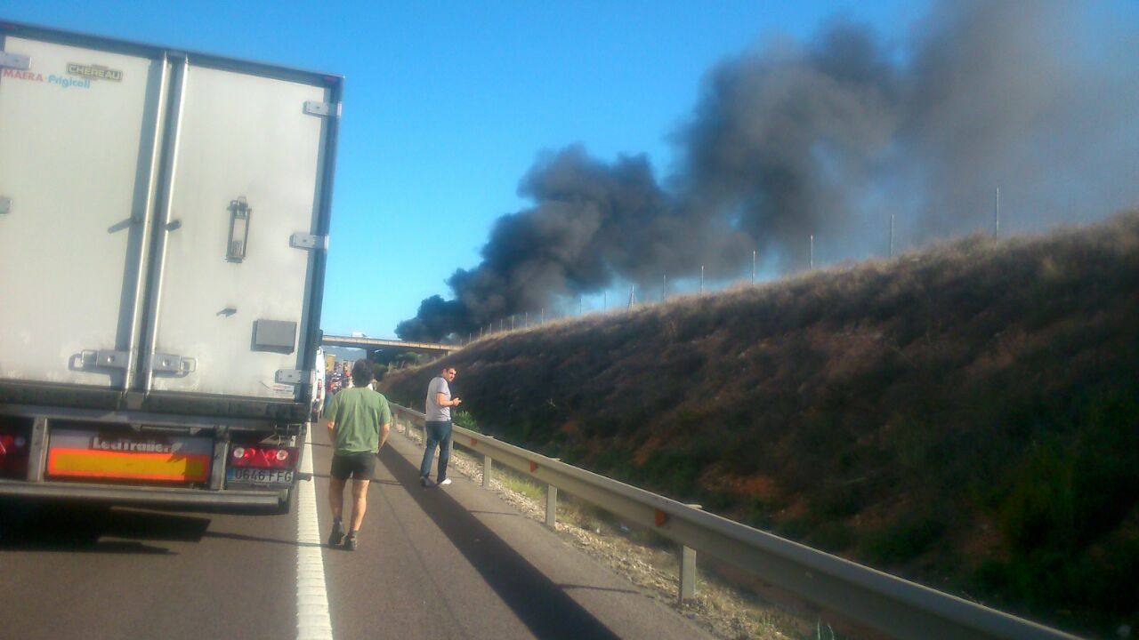 Incendio de un camión en la A-7