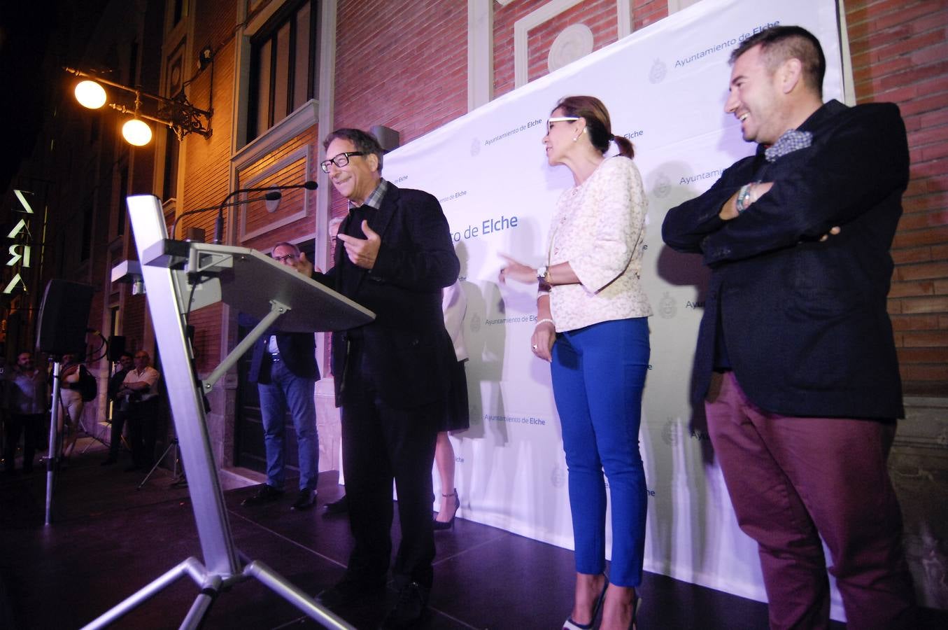 Weitzman inaugura el paseo ilicitano con huellas de famosos