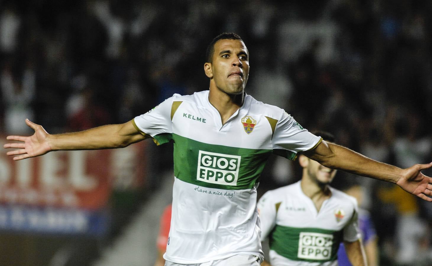 El Elche logra la victoria ante el Espanyol