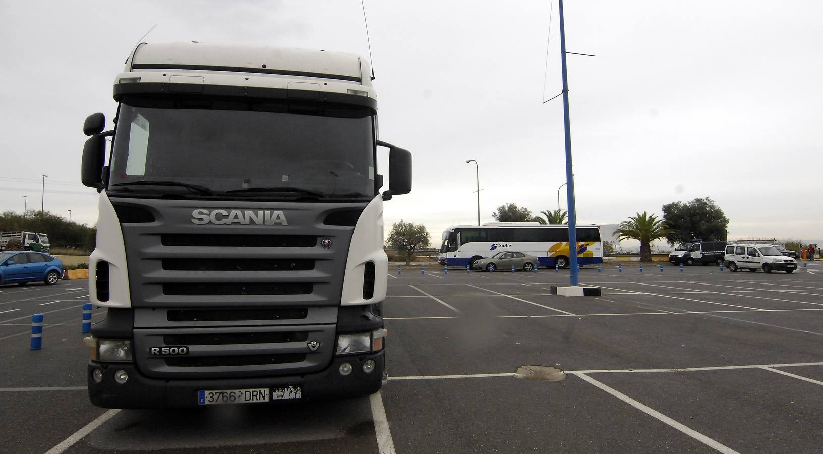 Choque entre un autocar y un trailer entre Elche y Alicante