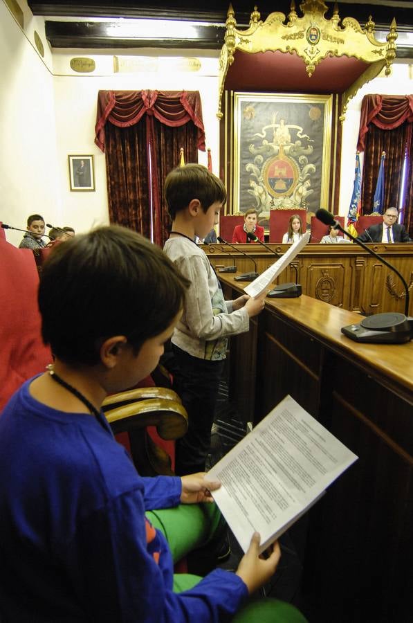 En el pleno de Elche intervienen niños