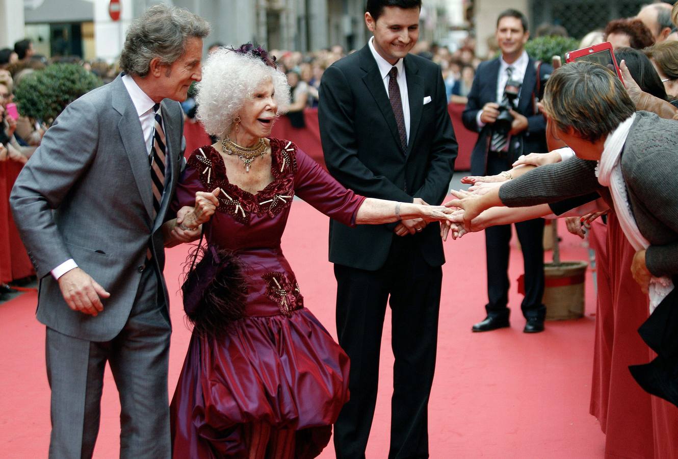 La Duquesa de Alba y su marido, Alfonso Díez, en la boda de María Colonques y Andrés Benet, en Villarreal