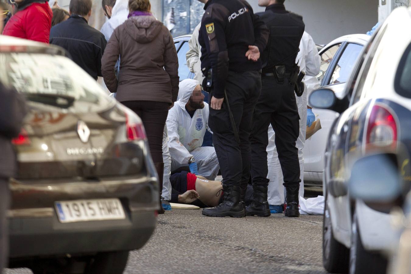 Una agente y un atracador, muertos en el asalto a un banco