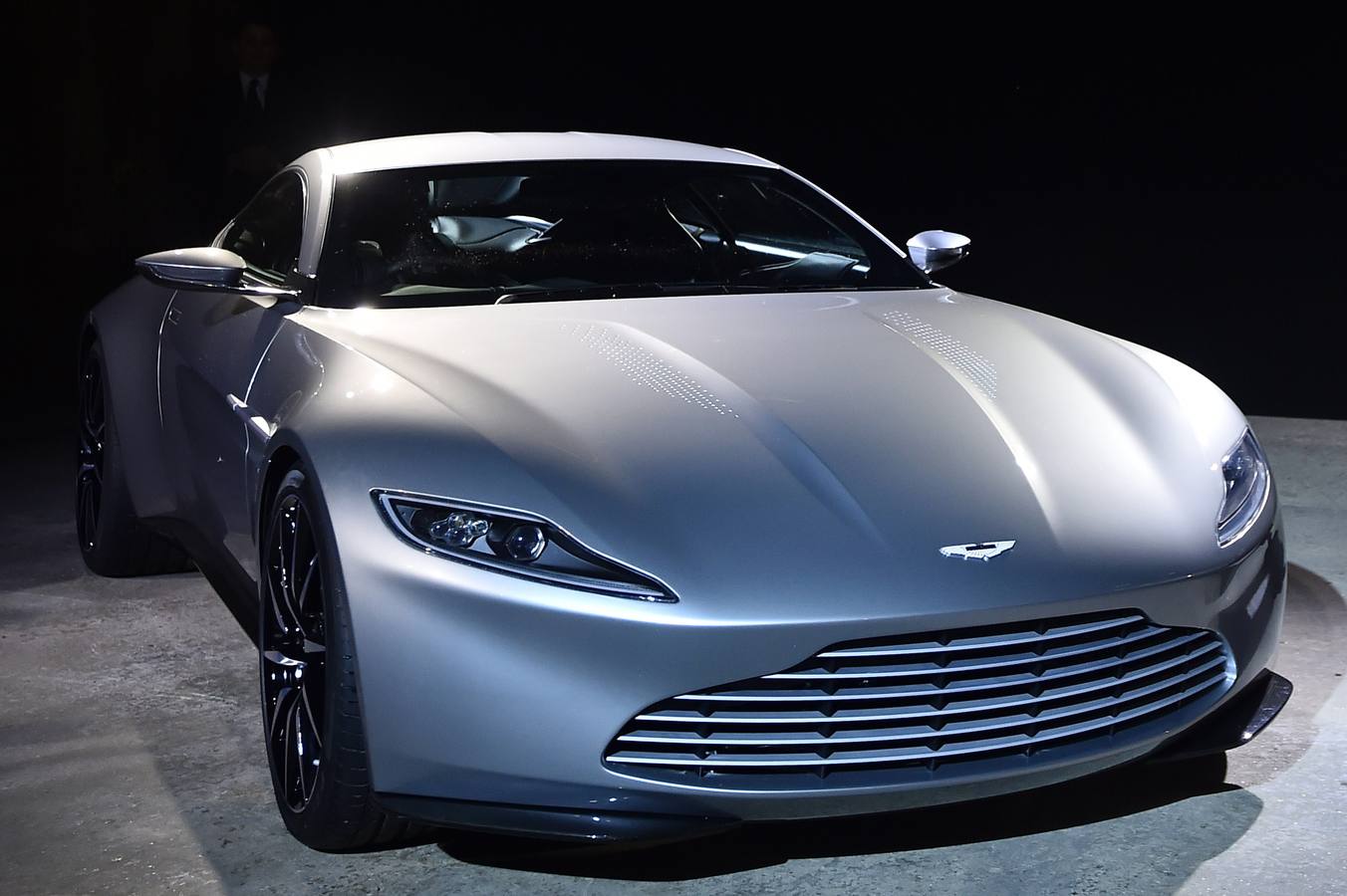 El nuevo coche de James Bond, el Aston Martin DB10.