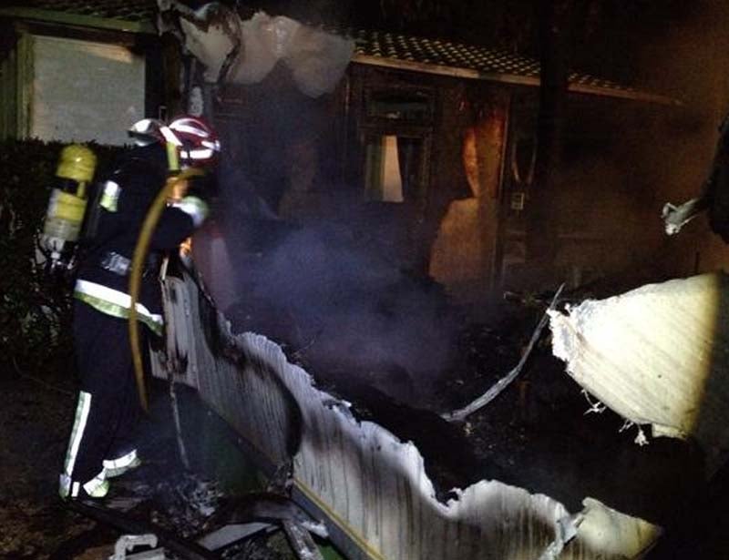 Cortan 8 horas la CV-10 tras chocar un camión contra un panel de señalización