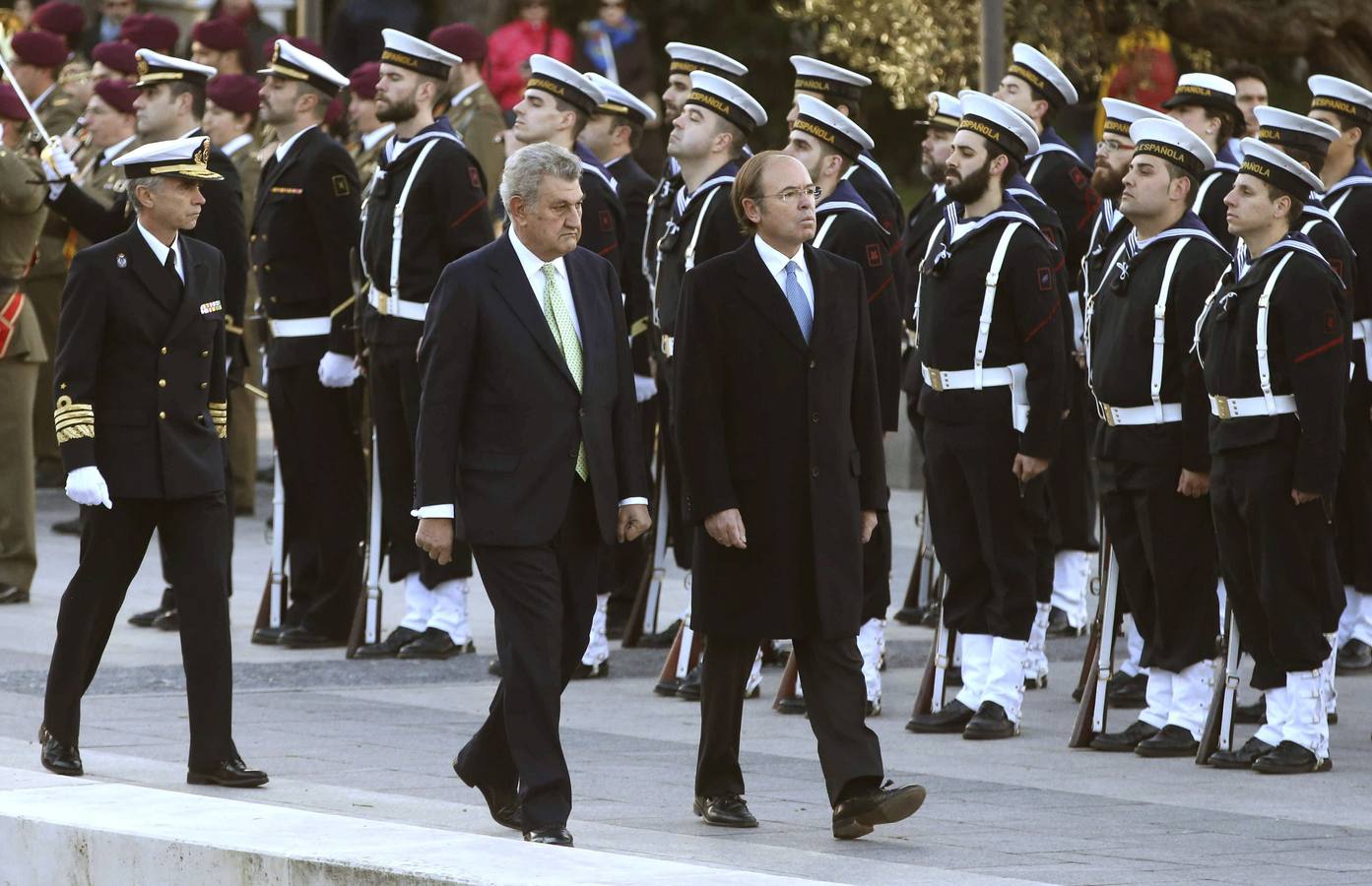 El izado de bandera abre los actos del día de la Constitución