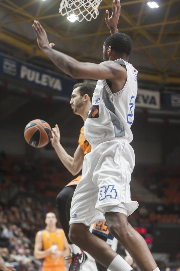 Brillante victoria del Valencia Basket ante el Neptunas (103-65)