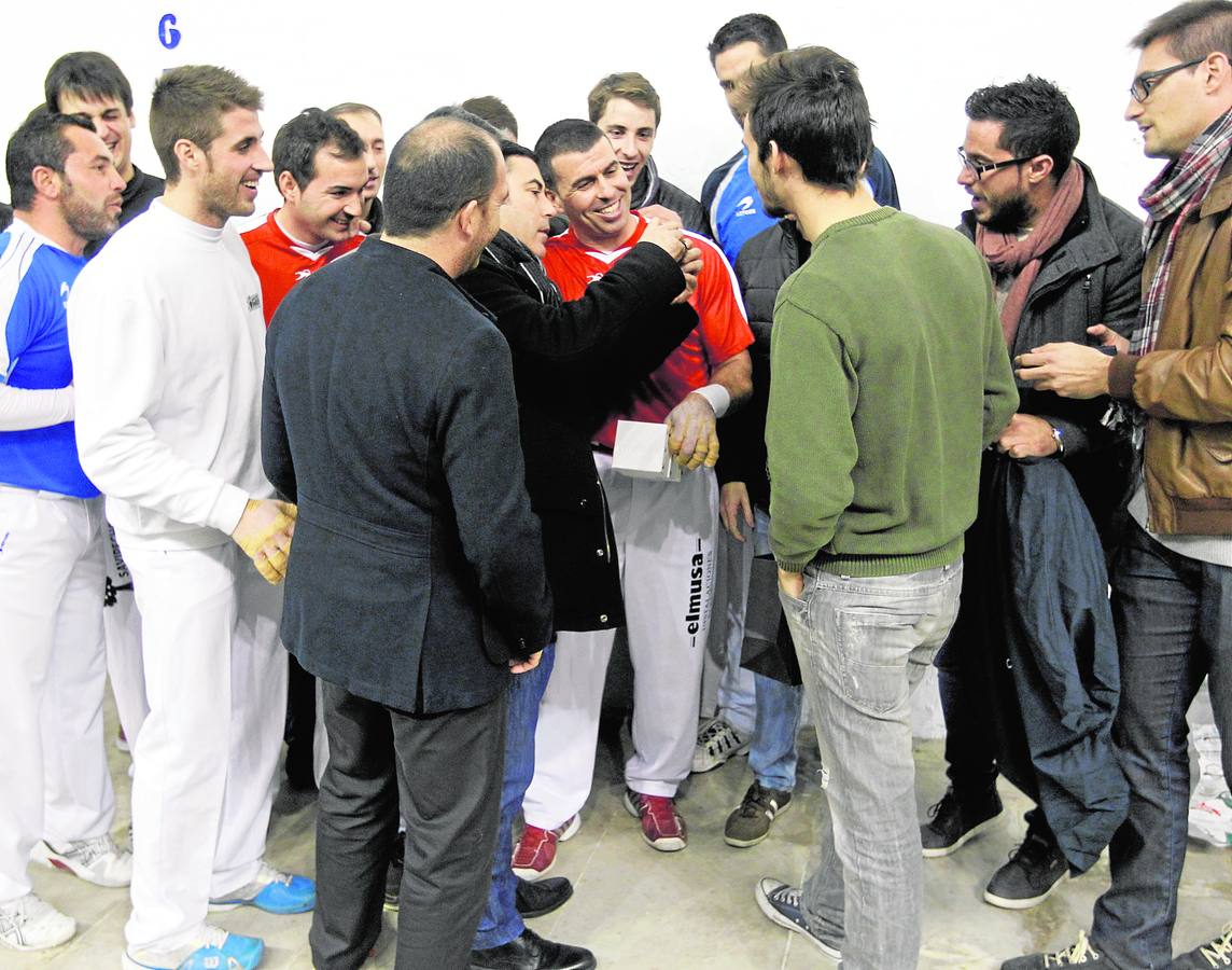 Homenaje a Álvaro, el campeonísimo de la pilota