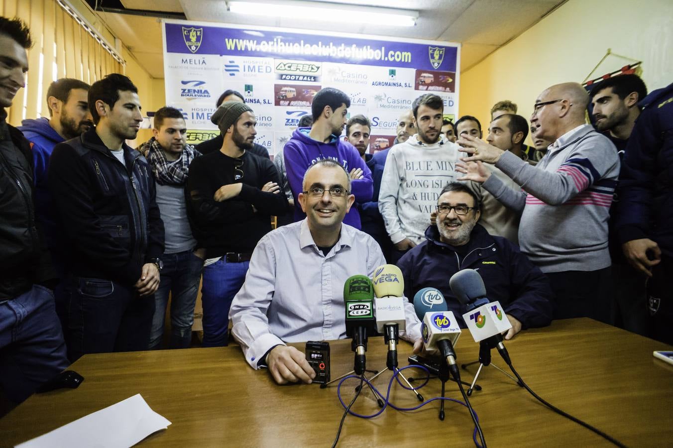 Los jugadores el Orihuela CF anuncian que seguirán jugando esta temporada