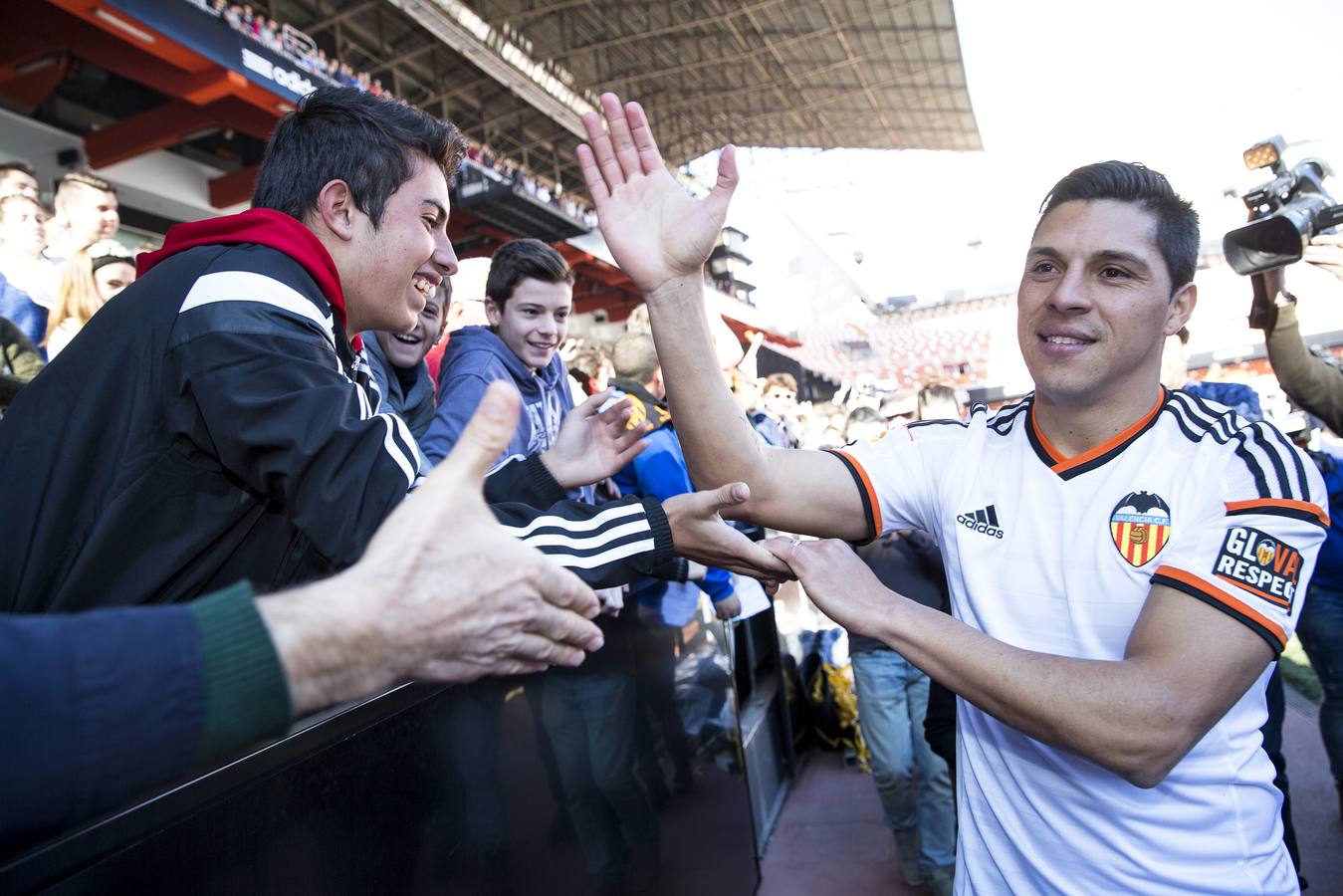 La presentación de Enzo Pérez en imágenes