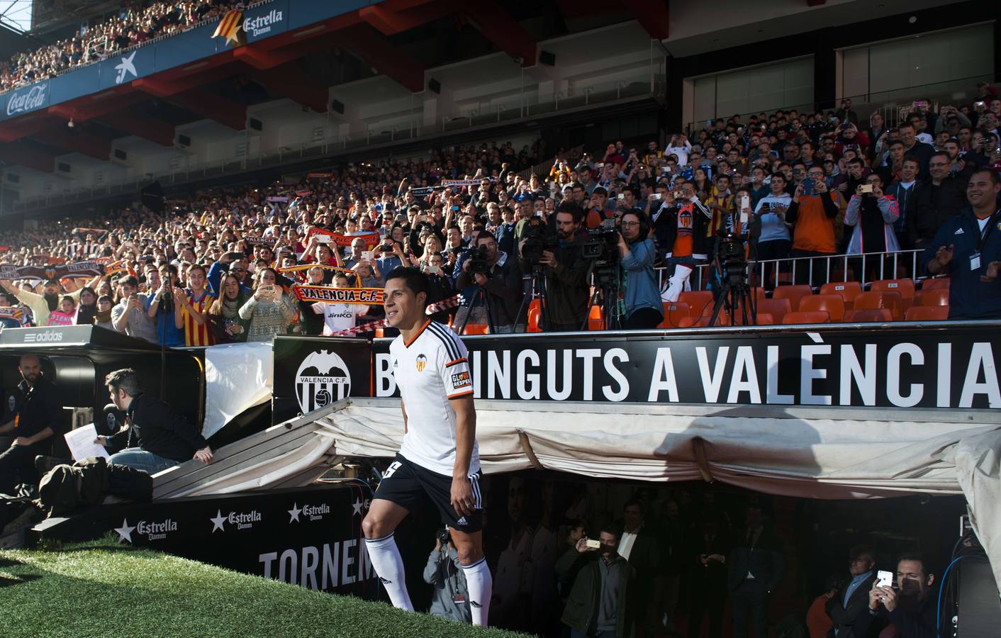 La presentación de Enzo Pérez en imágenes