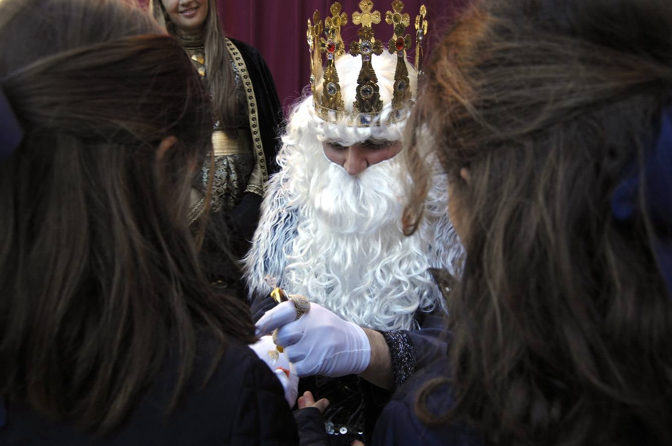 Los Reyes Magos reciben las cartas de los niños en Elche