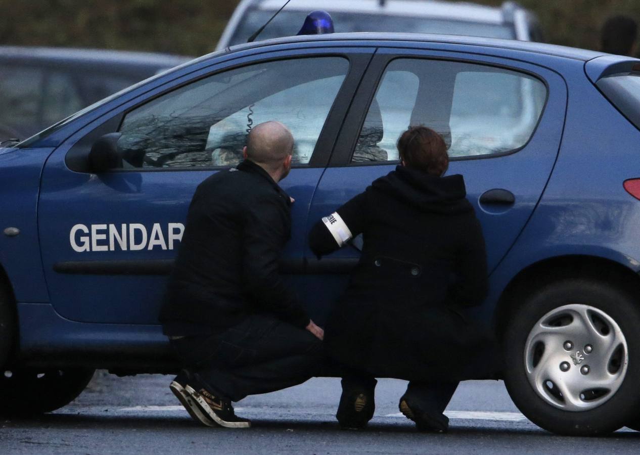 La Policía asalta la imprenta Dammartin-en-Goele