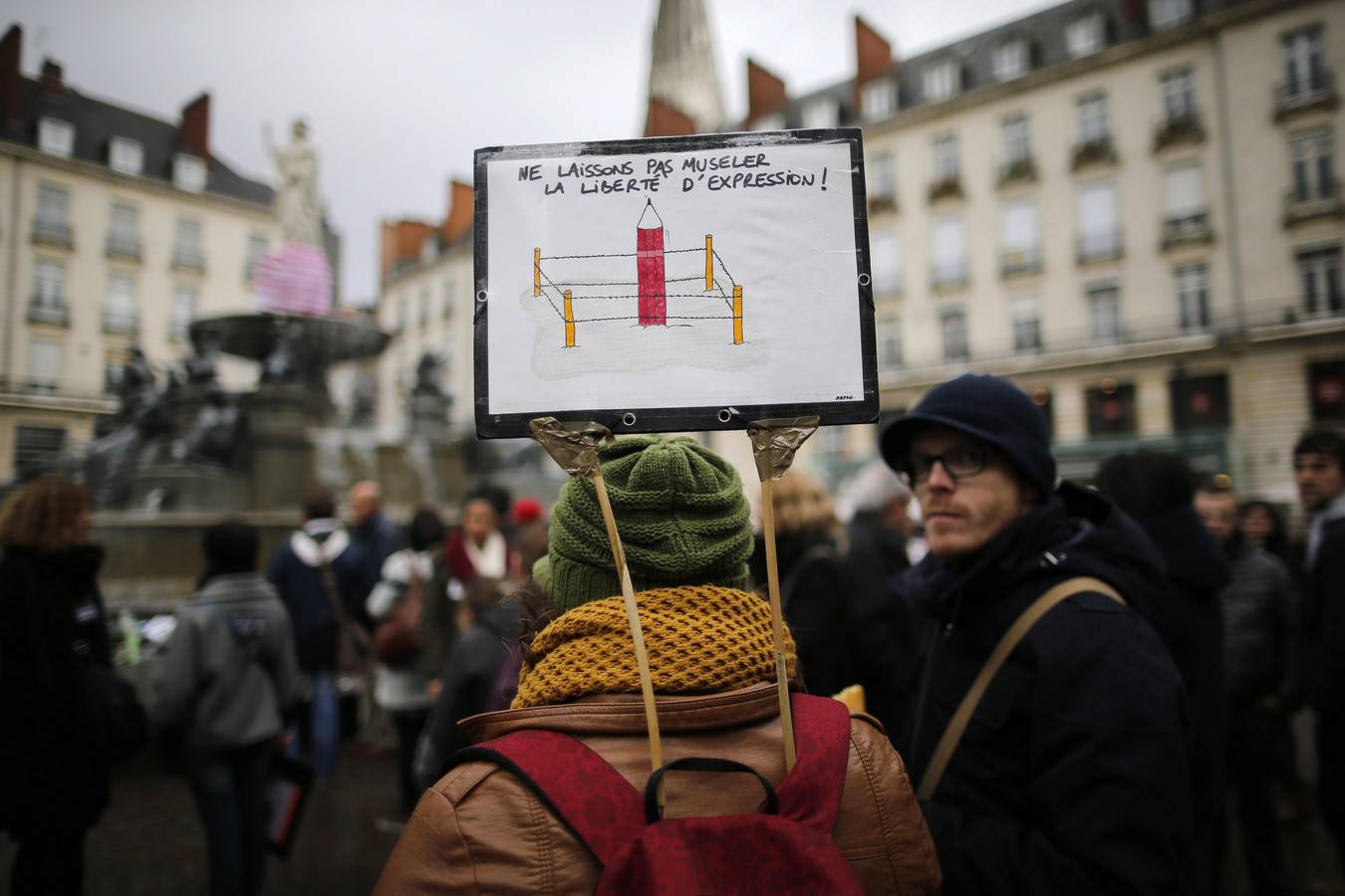 Una marcha silenciosa toma las calles de Francia