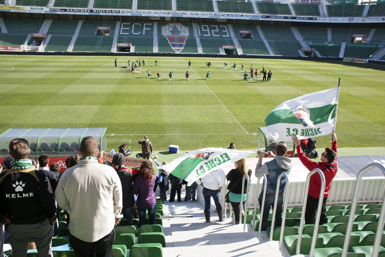 Las peñas del Elche animan al equipo