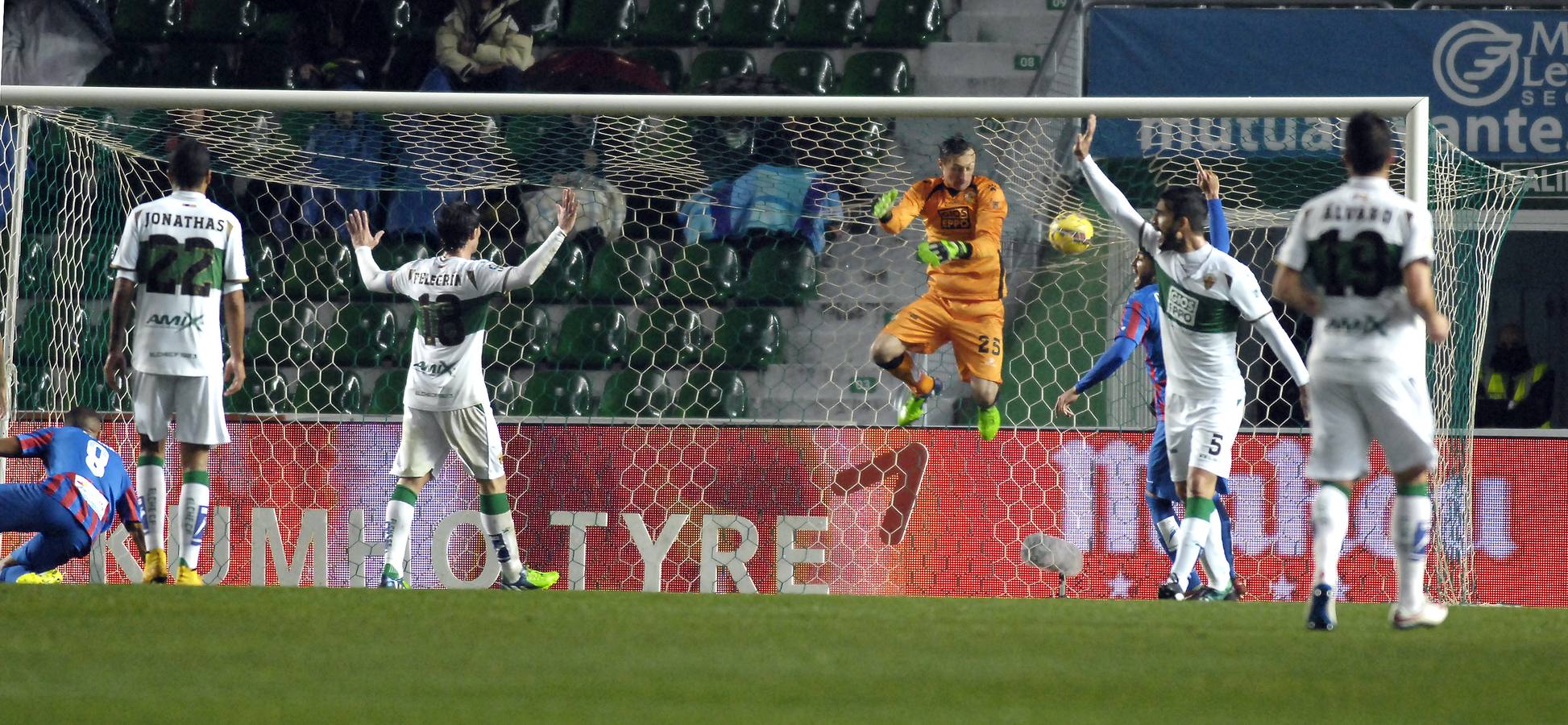 El Elche se enfrenta al Levante