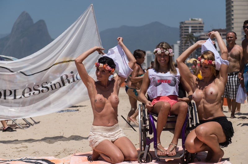 Las mujeres de Río de Janeiro reivindican el derecho al topless