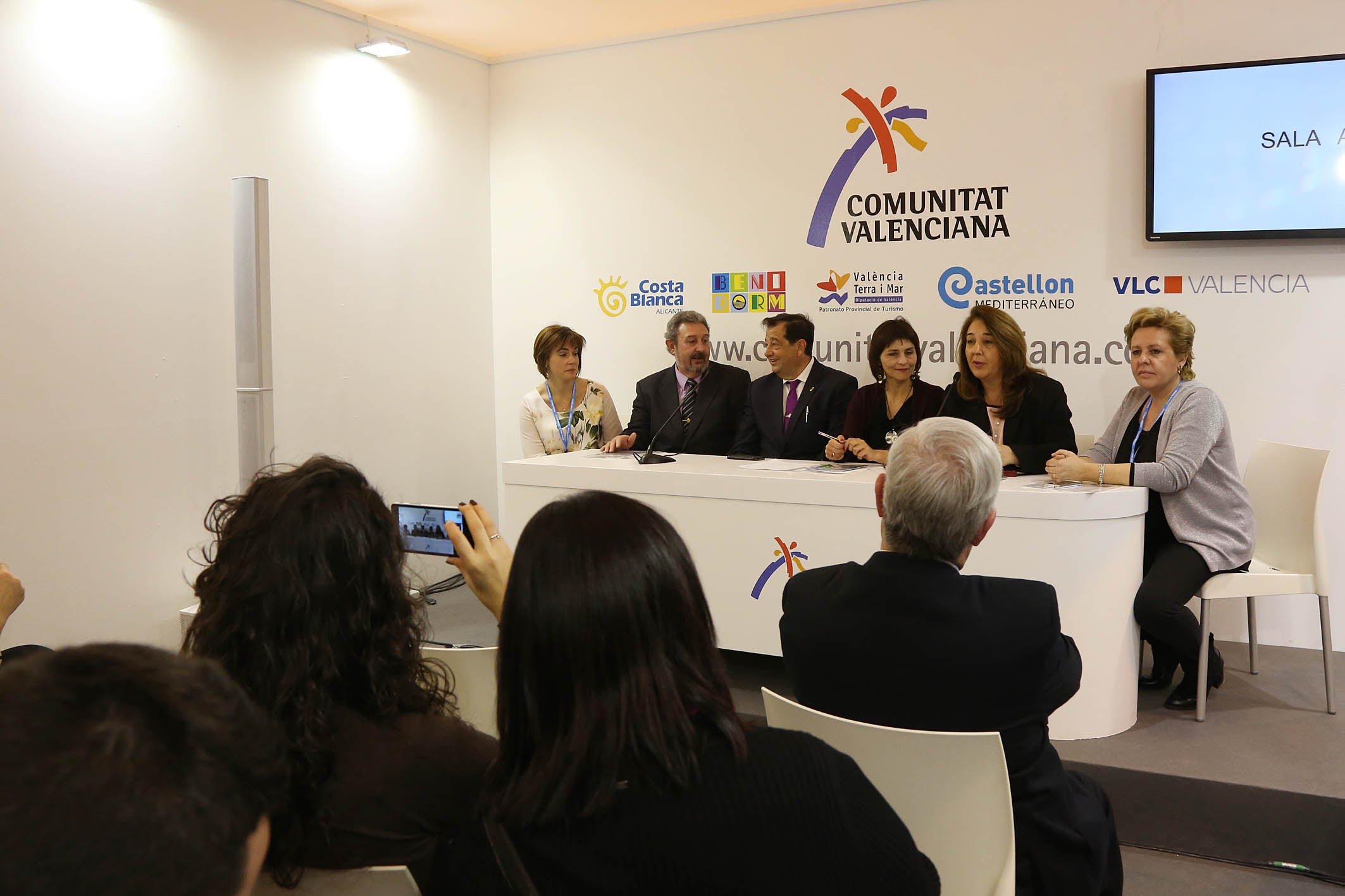 Villena presenta en FITUR su proyecto de AVE.