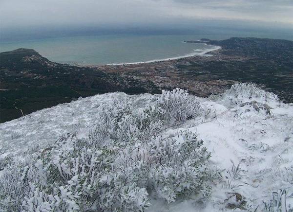 Nieve en la cima del Montgó. 