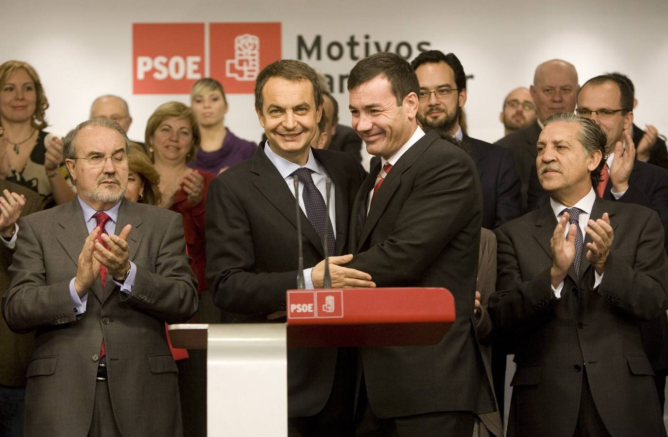 Tomás Gómez junto a José Luis Rodríguez Zapatero, Pedro Solbes y Diego López Garrido en la presentación de candidatos para las elecciones generales de 2008.