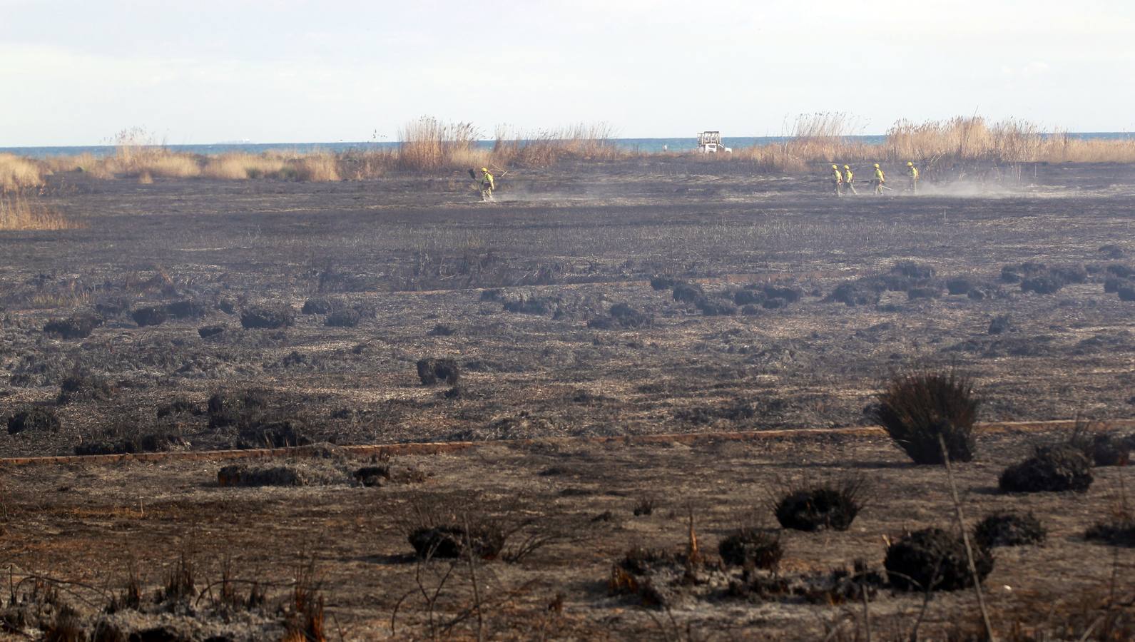 Fotos del incendio en Massalfassar, junto al centro comercial El Manar