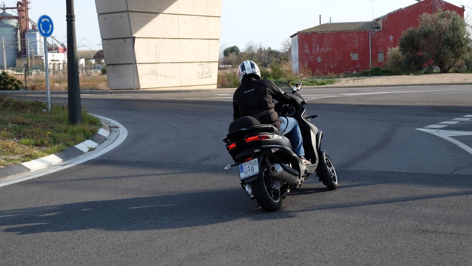 El primer scooter tres ruedas del mercado retorna más fuerte que nunca.