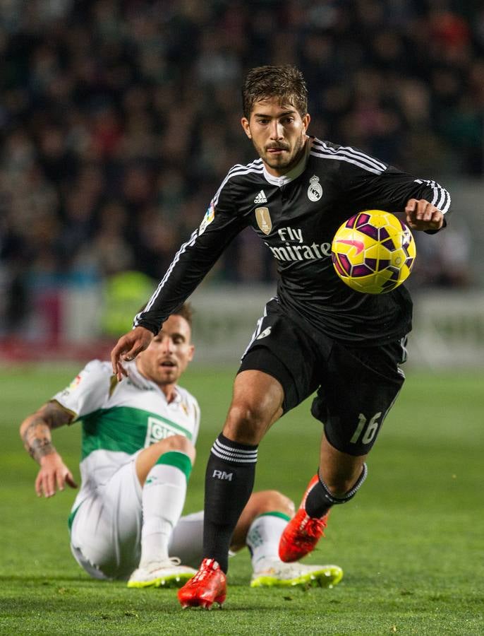 Partido entre el Elche y el Real Madrid