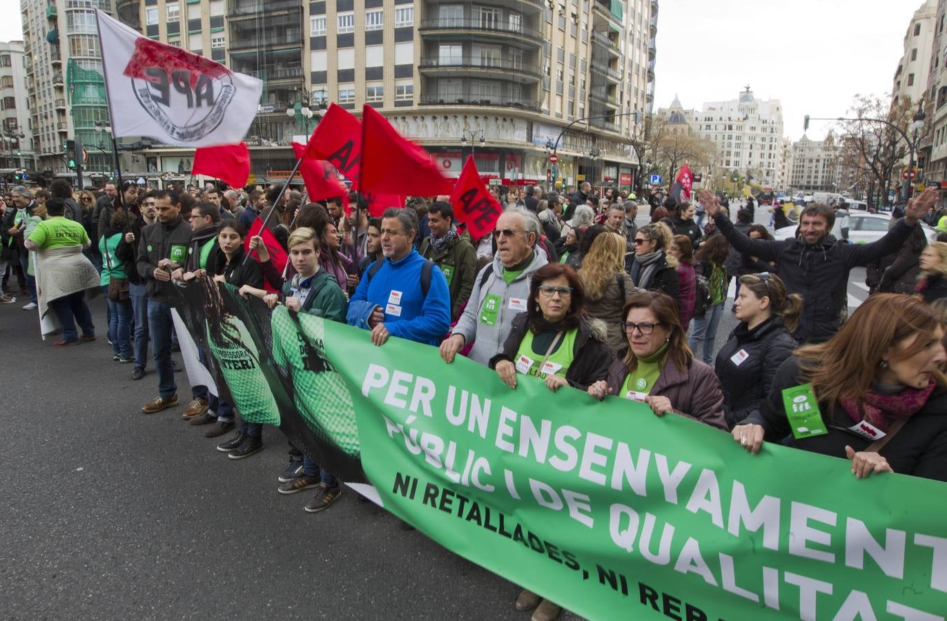 Huelga de taxis, interinos y estudiantes en Valencia