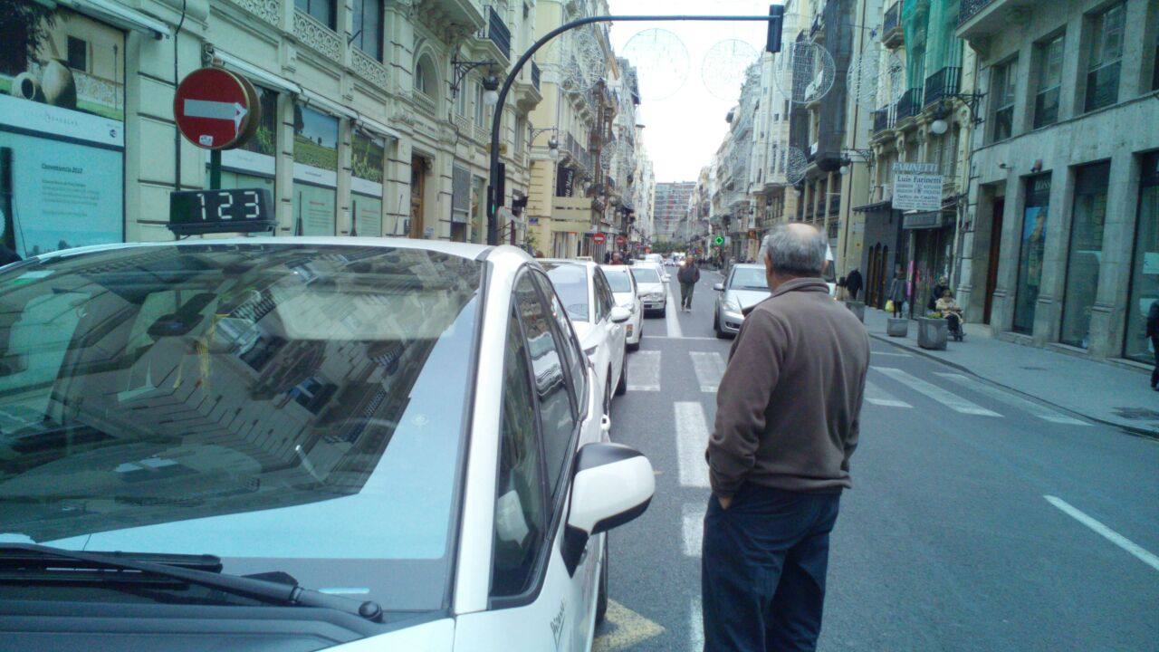 Huelga de taxis, interinos y estudiantes en Valencia